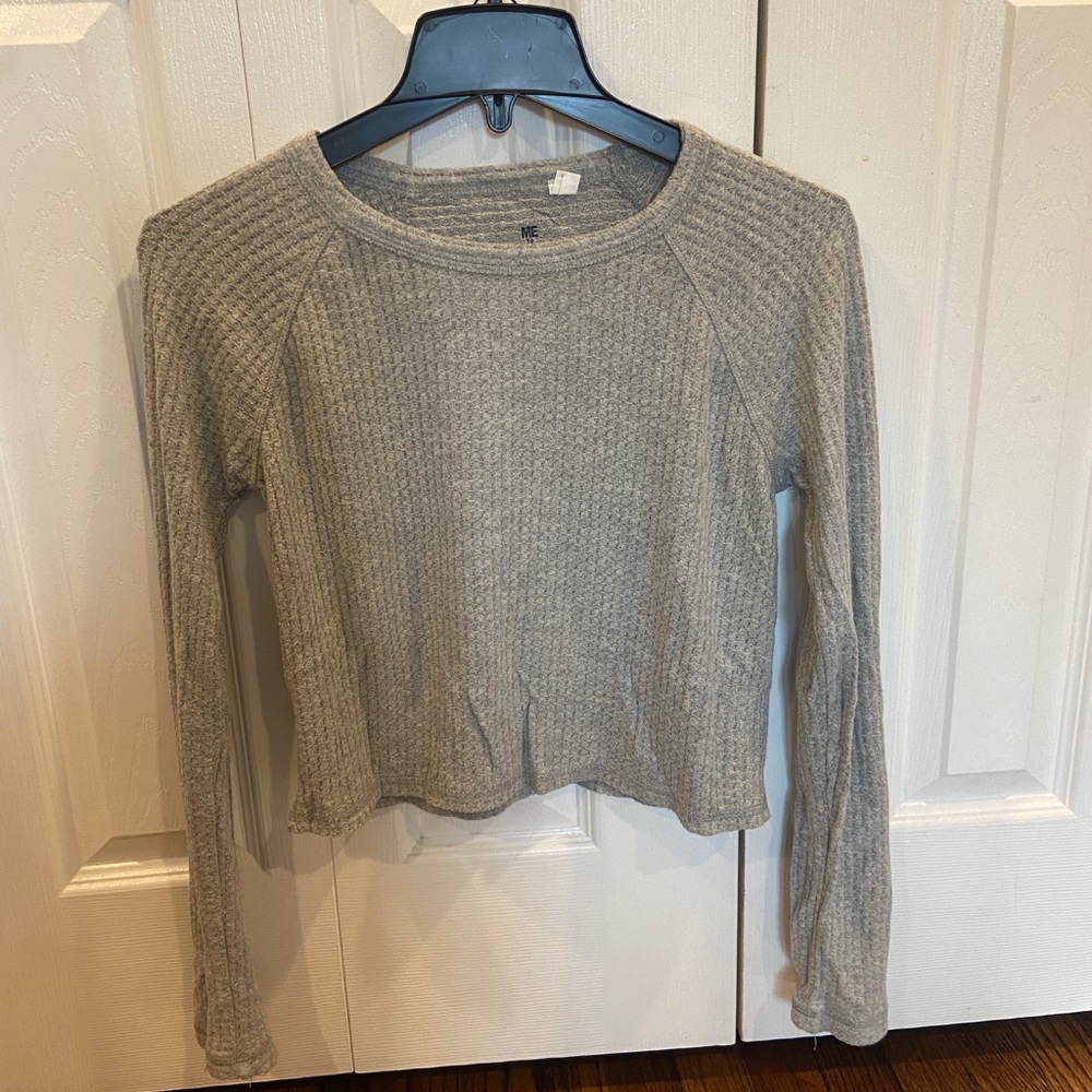 Grey long sleeve shirt